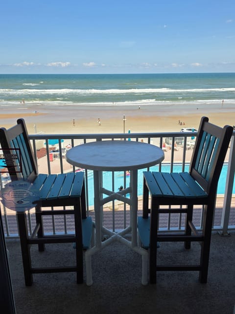 3rd Floor balcony Oceanfront Atlantic View Over Heated Pool 