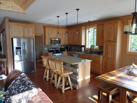 Fully stocked kitchen granite, SS appliances. Save money-cook at the house.