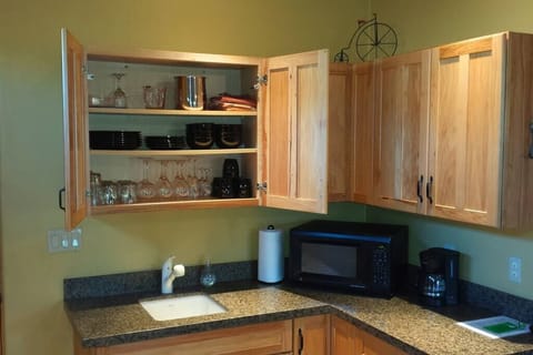 Dishes and flatware provided