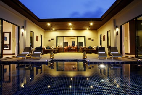 Pearl Villa with private pool, sundeck, outside seating and gas BBQ