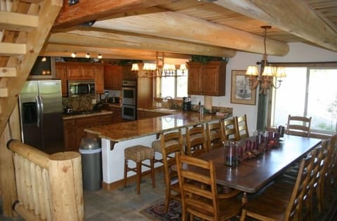 Fully equipped gourmet kitchen, island seating (4), dining table seating (12)