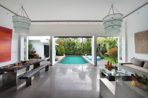 Villa B living &amp; dining area