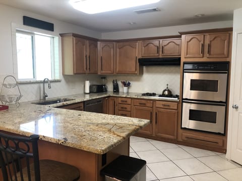 Full size kitchen; granite countertops