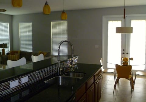 Open layout to Lanai