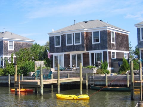 House sits on Watson Creek Lagoon