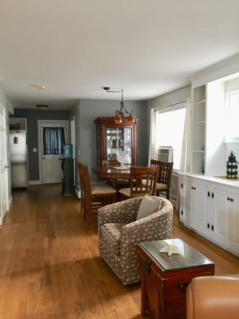 Entry looking towards dining room 