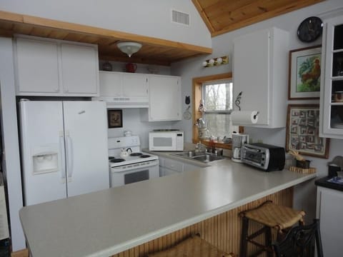 Full Kitchen! Including Dishwasher & Ice Maker!