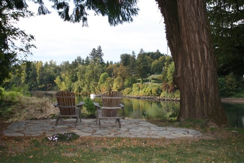 Happy Hour(s) by the river