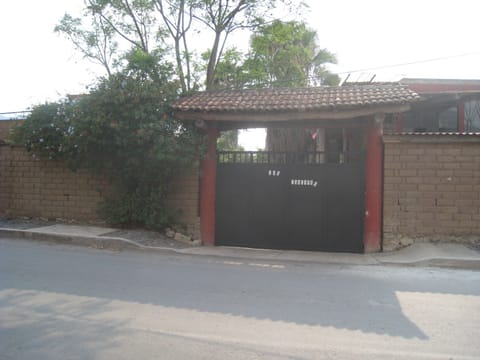 Welcome to Las Cascadas. Porton electrico. Electric gate