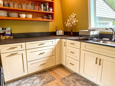 Kitchen has plenty of storage