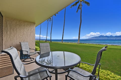 OCEANFRONT LANAI ADJACENT to LAWN & 30 STEPS to OCEAN