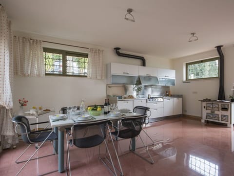 Property, Room, Furniture, Building, Floor, Interior Design, Ceiling, House, Table, Real Estate