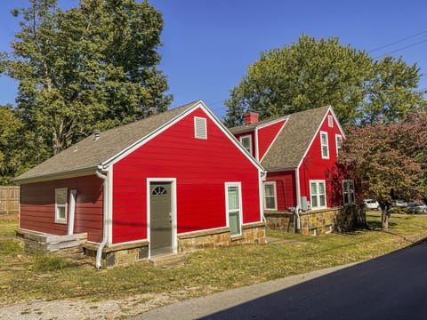 Entrance.  Parking is to immediate left of cottage