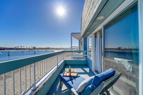 Welcome to Unique Bayside Deal located directly on Mission Bay!