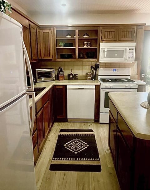 Fully-equipped kitchen with island and glass door