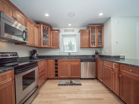 Lots of prep space, and plenty of cookware for your culinary adventures