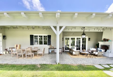 Covered Patio & outdoor fireplace off family room & kitchen