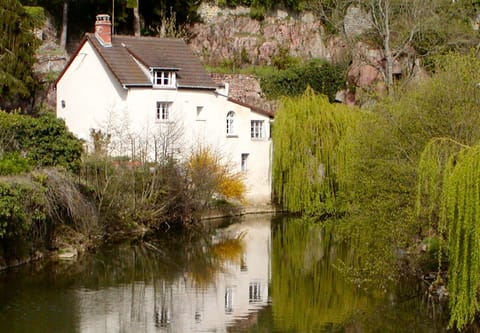 The view of the house from Pont Minimes that greets you as you arrive.