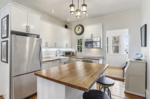 Well-equipped kitchen