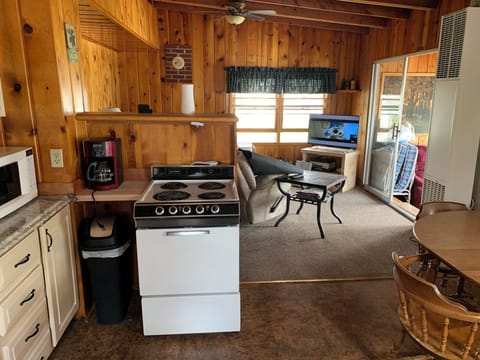 Kitchen electric stove/oven 