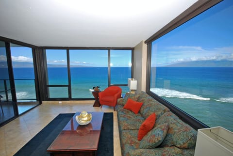 Incredible 270 Degree Oceanfront Views of the Pacific, Molokai and Lanai
