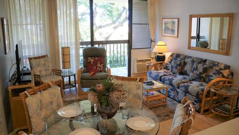 Dining & living area