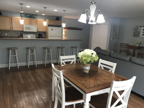 5 bar stools plus table seating for 6