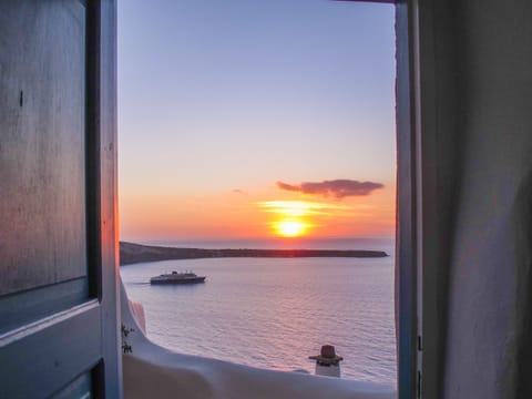 Perfectly situated for guests to have unobstructed view of the famous sunsets! P