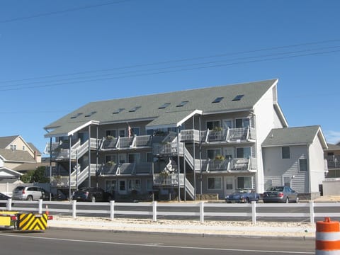 CANDLELIGHT III CONDOMINIUMS INC
2030 Route 35 North
Ortley Beach NJ 08751