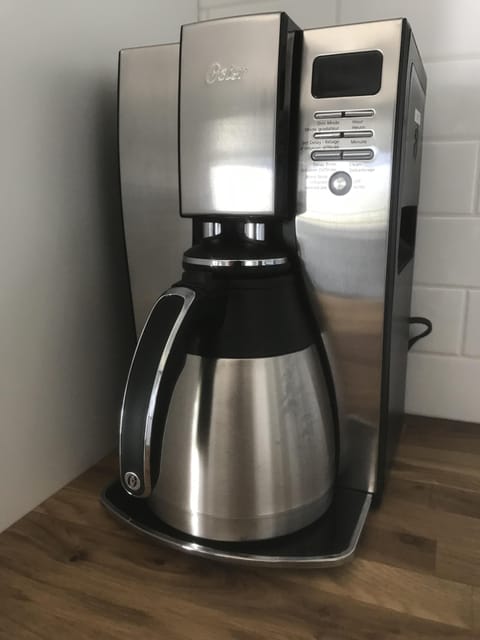 Programmable coffee maker with thermal carafe