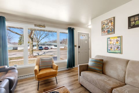Front entrance into the naturally lit living room. Queen sleeper sofa to sleep 2