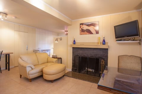 Lay out of living room, leading to kitchen area.