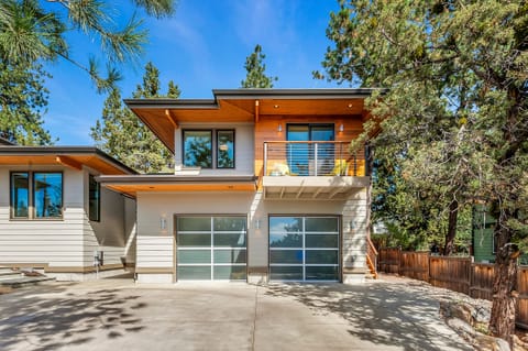 600 s/f apartment situated above garage. No common walls with the main house. 