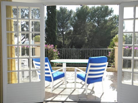Sitting room to terrace