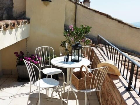 Sunny terrace for al fresco dining and enjoying a glass of prosecco