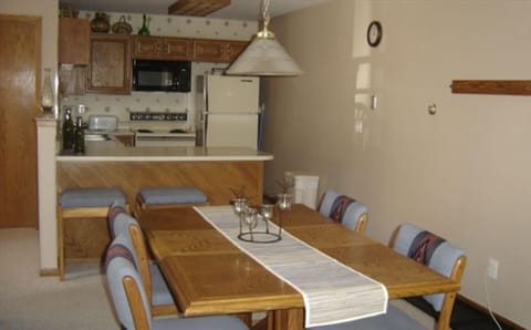 Kitchen & Dining Area