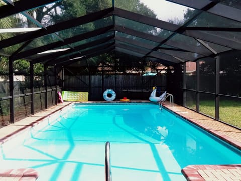 HEATED POOL🏊‍♂️🏊‍♂️🏊‍♂️