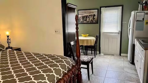 I Bedroom queen bed, twin futon/couch, with dining area and kitchenette. 