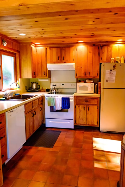 Kitchen with all the utensils, pots and pans and basics for delicious meals