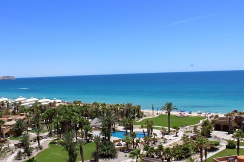 Beautiful direct ocean view from our balcony. 