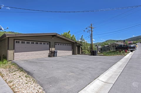 Garage for your gear! Opens onto Empire Ave. Close to PCMR parking lot. 