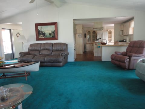 Living/Kitchen & Side Entry