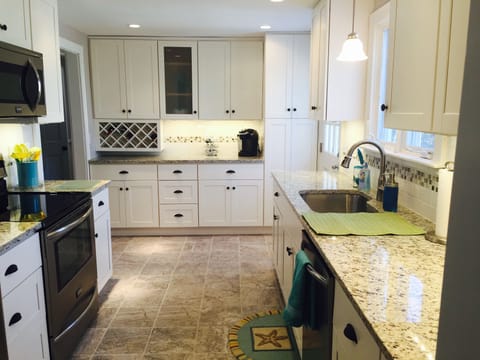 Granite counters, tile floor, all new stainless appliances