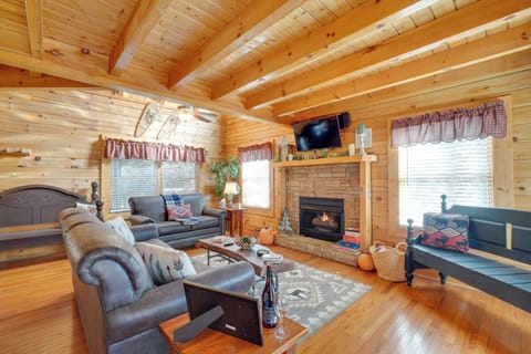 Pigeon Forge Vacation Rental | 1BR | 1.5BA | 1,200 Sq Ft | Stairs Required
