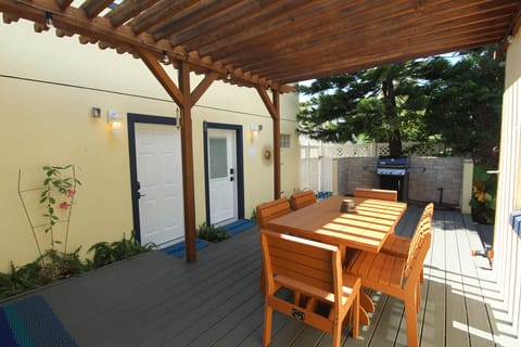 "Blue Water White Sand" is  well-appointed 2nd level apartment