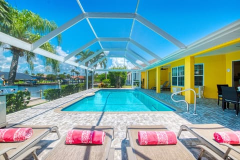 Wischis Florida Home - Pineapple Paradise