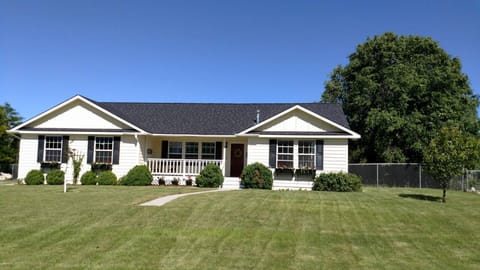 Pretty house in quiet neighborhood near downtown
