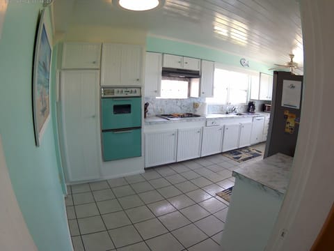 Coffee maker, microwave, blender, toaster, ice maker, filter water in the fridge