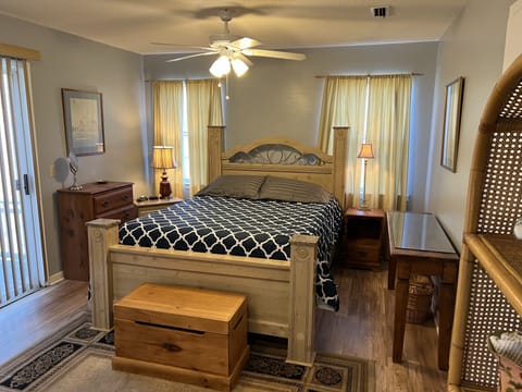 Queen size bed with memory foam mattress 