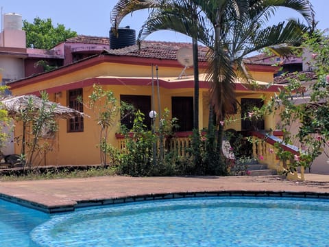 Detached 2 Bedroom 2 Bathroom Poolside Beach Bungalow, 200 meters from the Bea